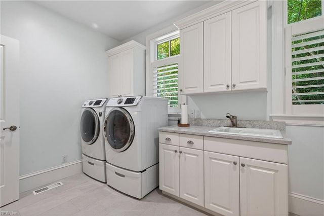 701 Crystal LN, Virginia Beach, VA 23451