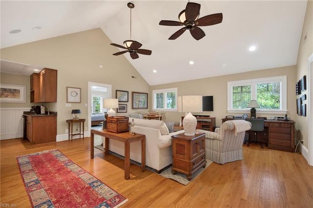 701 Crystal LN, Virginia Beach, VA 23451