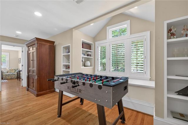 701 Crystal LN, Virginia Beach, VA 23451