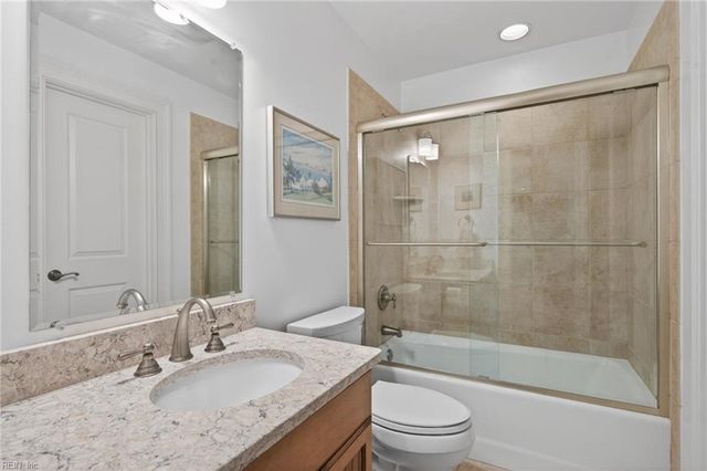 701 Crystal LN, Virginia Beach, VA 23451