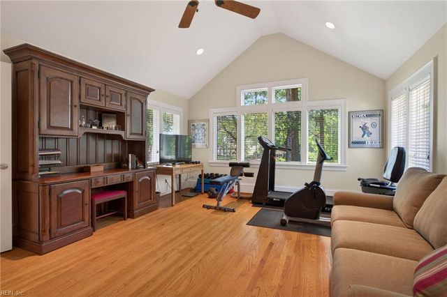 701 Crystal LN, Virginia Beach, VA 23451