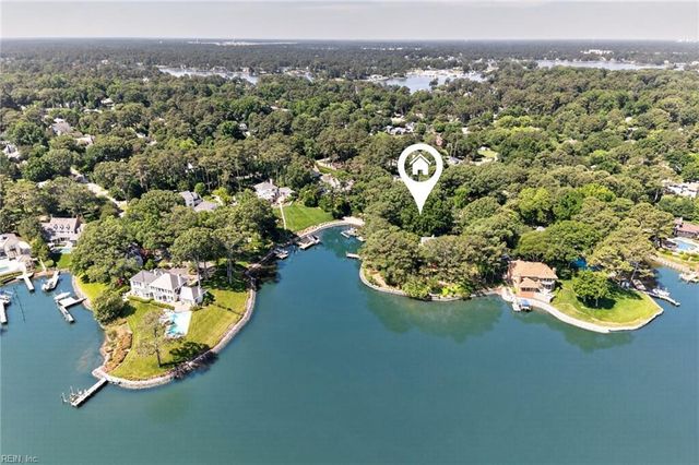 701 Crystal LN, Virginia Beach, VA 23451