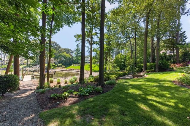 701 Crystal LN, Virginia Beach, VA 23451