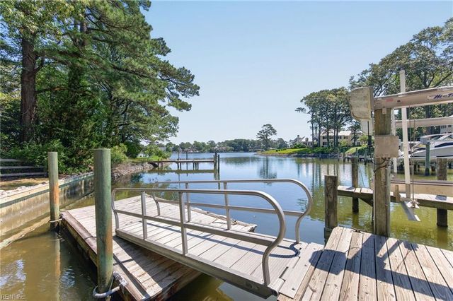 701 Crystal LN, Virginia Beach, VA 23451