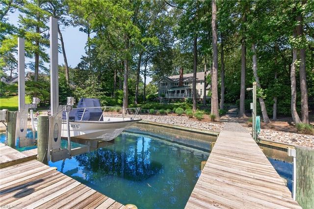 701 Crystal LN, Virginia Beach, VA 23451