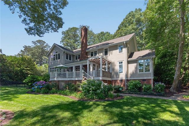 701 Crystal LN, Virginia Beach, VA 23451