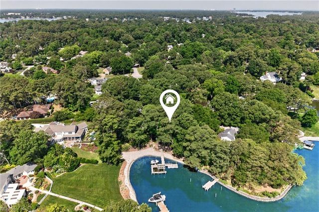 701 Crystal LN, Virginia Beach, VA 23451