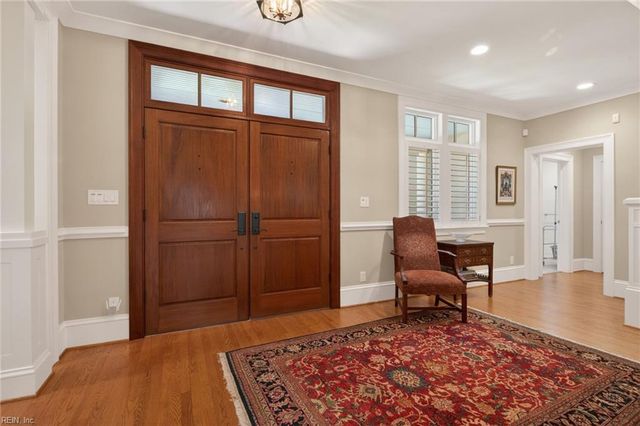 701 Crystal LN, Virginia Beach, VA 23451