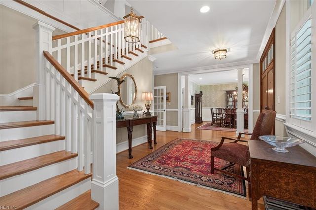 701 Crystal LN, Virginia Beach, VA 23451
