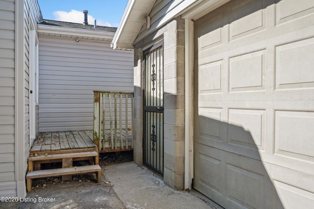 124 Melody Ln, Louisville, KY 40229