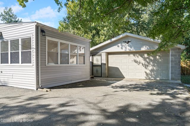 124 Melody Ln, Louisville, KY 40229