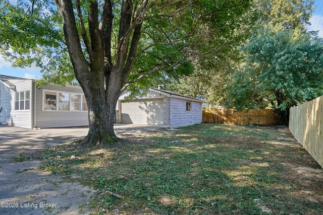 124 Melody Ln, Louisville, KY 40229