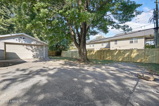 124 Melody Ln, Louisville, KY 40229