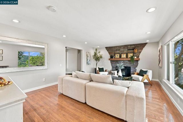 62 Claremont Ave, Orinda, CA 94563
