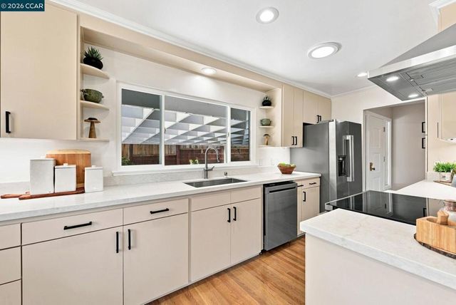 62 Claremont Ave, Orinda, CA 94563