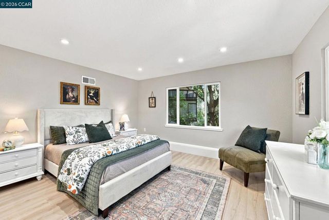 62 Claremont Ave, Orinda, CA 94563