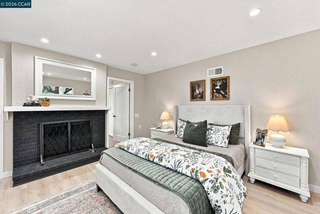 62 Claremont Ave, Orinda, CA 94563