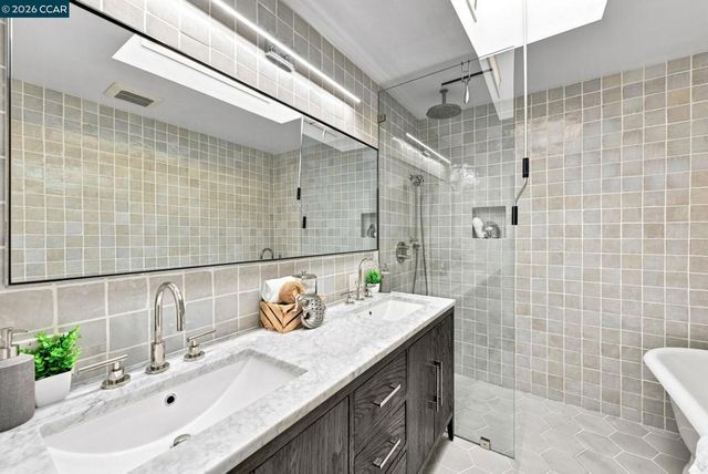 62 Claremont Ave, Orinda, CA 94563