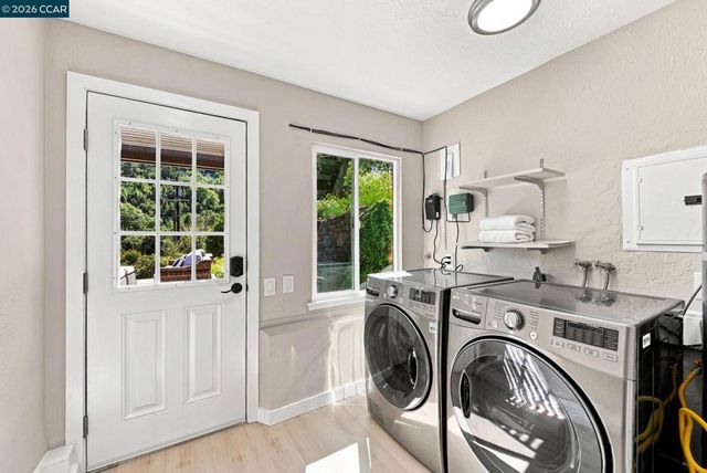 62 Claremont Ave, Orinda, CA 94563
