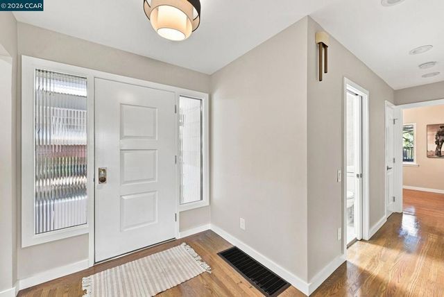 62 Claremont Ave, Orinda, CA 94563