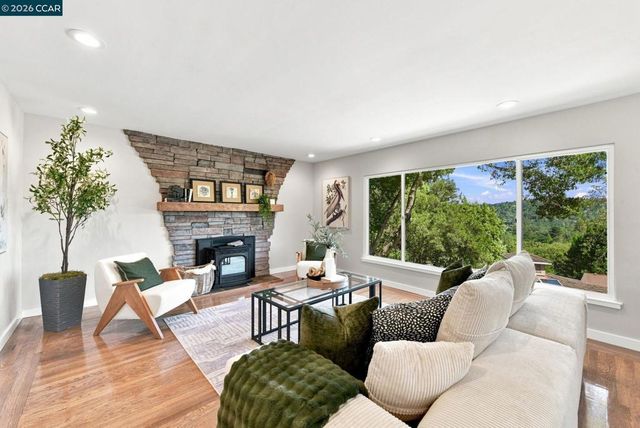 62 Claremont Ave, Orinda, CA 94563