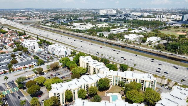 11750 SW 18th St 422-1, Miami, FL 33175