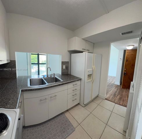 11750 SW 18th St 422-1, Miami, FL 33175