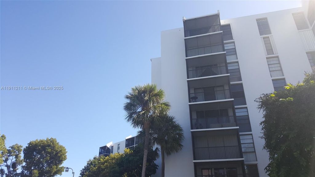 3401 N Country Club Dr 412, Aventura, FL 33180