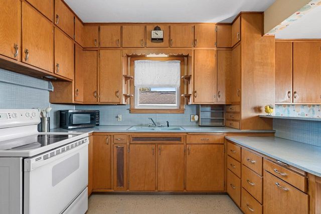 413 JEFFERSON STREET, Algoma, WI 54201