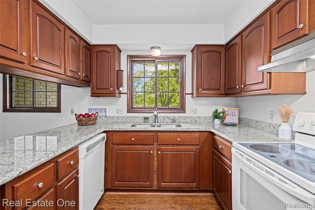 1675 Ledbury Drive, Bloomfield Hills, MI 48304