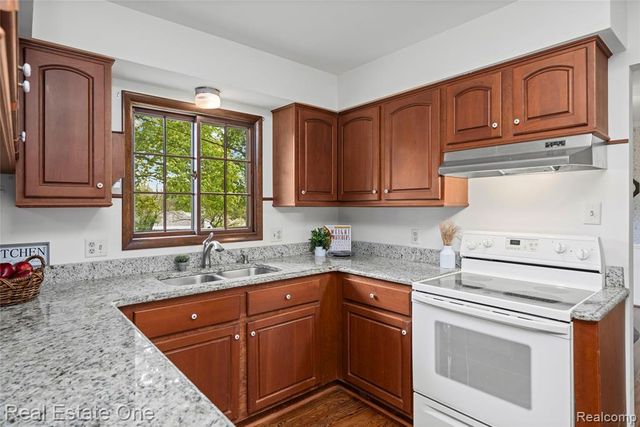1675 Ledbury Drive, Bloomfield Hills, MI 48304