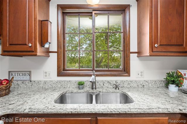 1675 Ledbury Drive, Bloomfield Hills, MI 48304