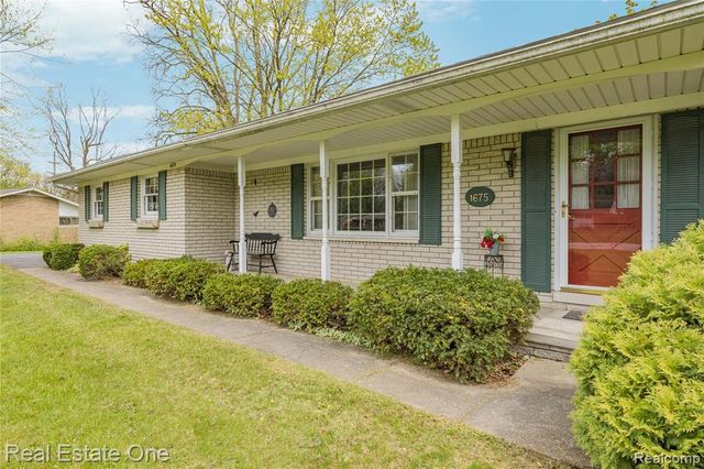 1675 Ledbury Drive, Bloomfield Hills, MI 48304