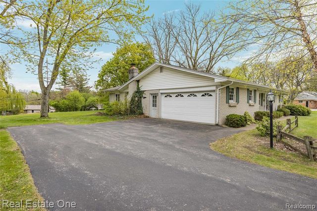 1675 Ledbury Drive, Bloomfield Hills, MI 48304