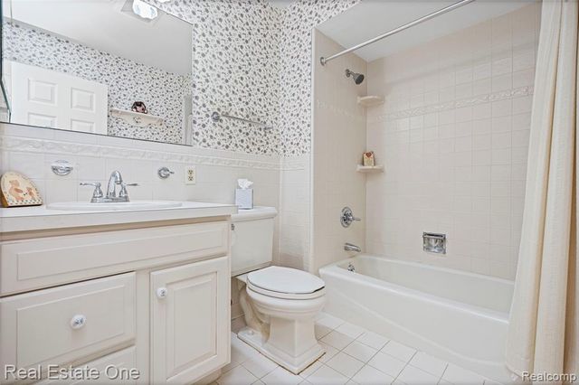 1675 Ledbury Drive, Bloomfield Hills, MI 48304