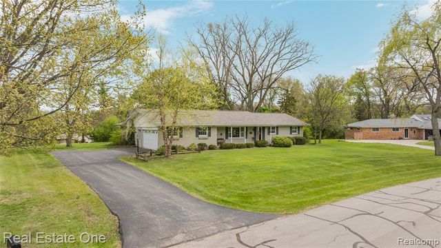 1675 Ledbury Drive, Bloomfield Hills, MI 48304