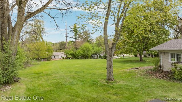1675 Ledbury Drive, Bloomfield Hills, MI 48304