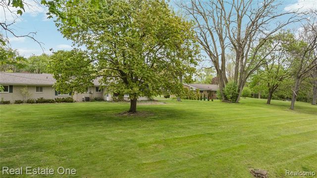 1675 Ledbury Drive, Bloomfield Hills, MI 48304