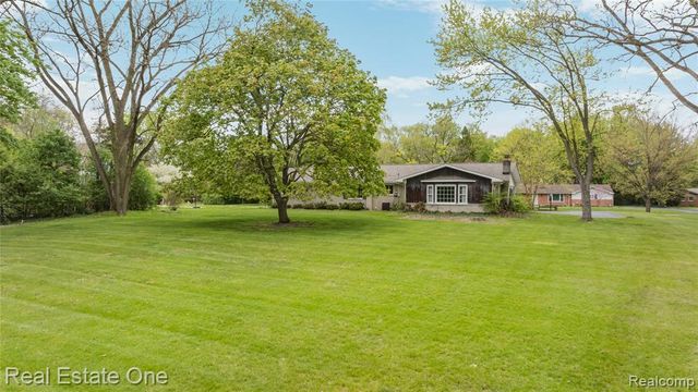 1675 Ledbury Drive, Bloomfield Hills, MI 48304