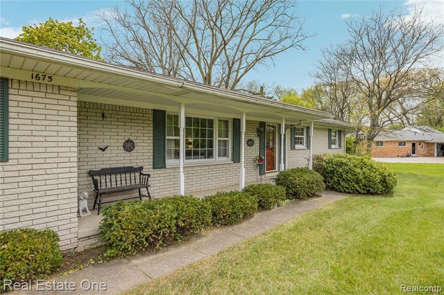 1675 Ledbury Drive, Bloomfield Hills, MI 48304