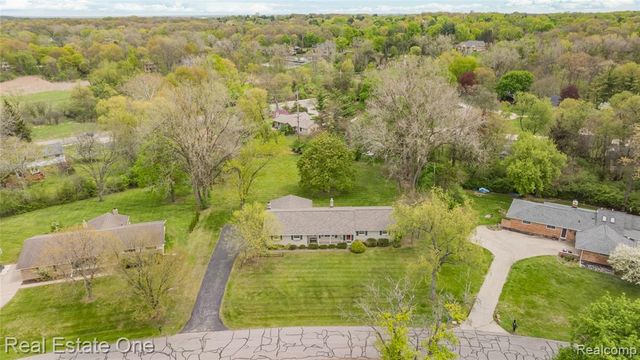 1675 Ledbury Drive, Bloomfield Hills, MI 48304