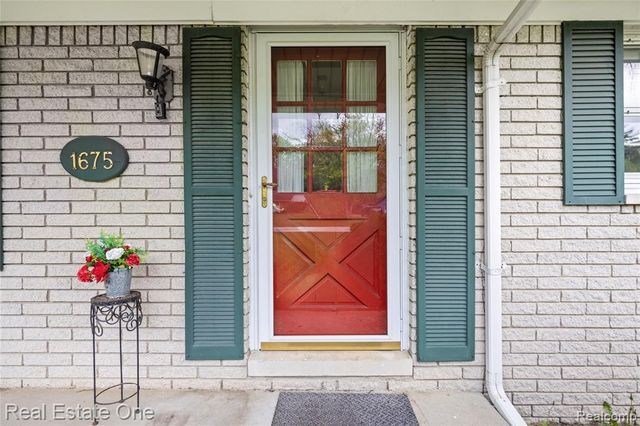 1675 Ledbury Drive, Bloomfield Hills, MI 48304