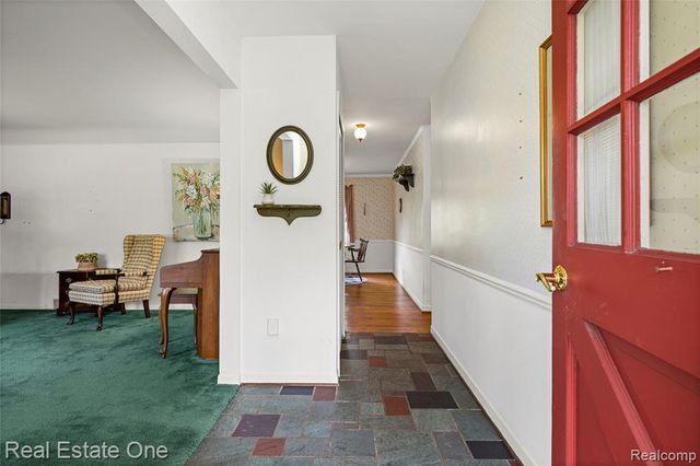 1675 Ledbury Drive, Bloomfield Hills, MI 48304