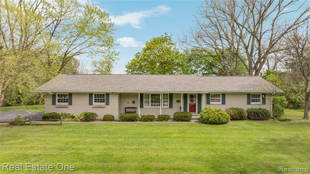 1675 Ledbury Drive, Bloomfield Hills, MI 48304
