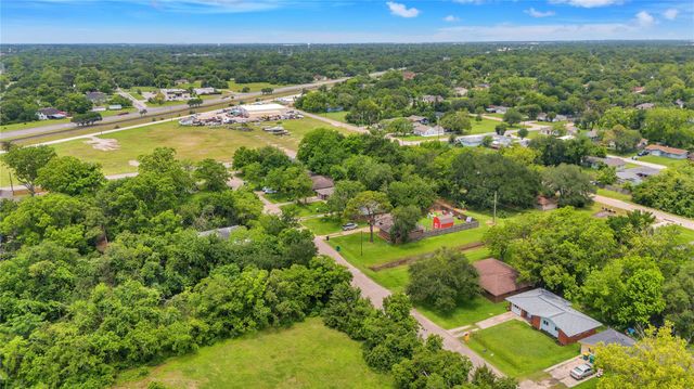 110 Prune Street, La Marque, TX 77568