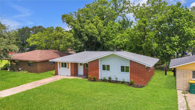 110 Prune Street, La Marque, TX 77568