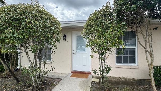 405 Bennington Ln 405, Lake Worth, FL 33467