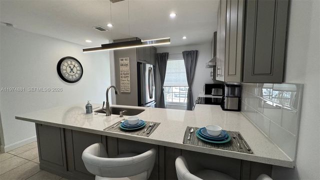 405 Bennington Ln 405, Lake Worth, FL 33467