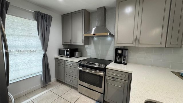 405 Bennington Ln 405, Lake Worth, FL 33467