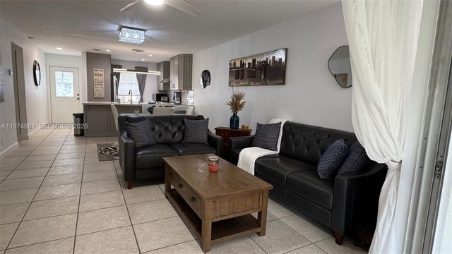 405 Bennington Ln 405, Lake Worth, FL 33467